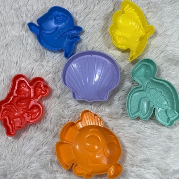 Set of 6 Disney's The Little Mermaid & Finding Nemo Sand Forms Decor - Picture 8 of 9